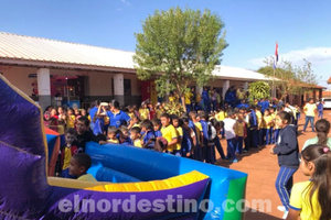 En la Escuela Santo Domingo Savio, estudiantes y docentes de Universidad Central del Paraguay celebraron el Día del Niño - El Nordestino