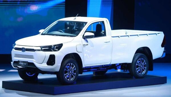 En marcha: La Toyota Hilux eléctrica se viene acercando
