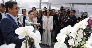 La Nación / Ministra de Economía de Taiwán visitó Floricultura del Paraguay