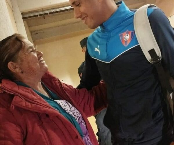 Pelotero cerrista conoció por primera vez a su abuela