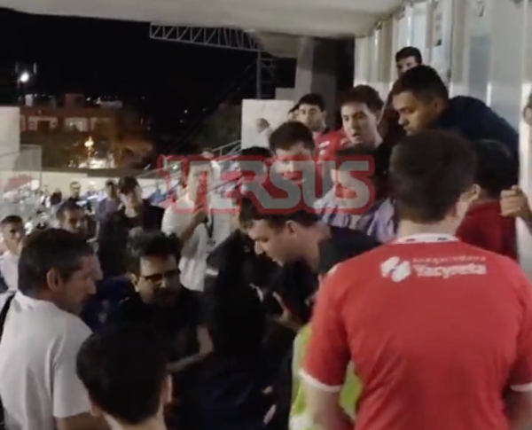 Versus / Violencia en el Arsenio Erico tras una nueva derrota de Nacional