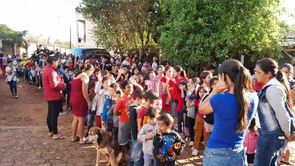 HARLEY CLUB PARAGUAY CAPÍTULO ENCARNACIÓN LLEVÓ ALEGRÍA A NIÑOS DEL BARRIO PACU CUÁ