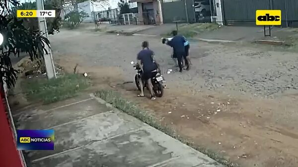 Video: Tres detenidos tras el robo de celular - ABC Noticias - ABC Color