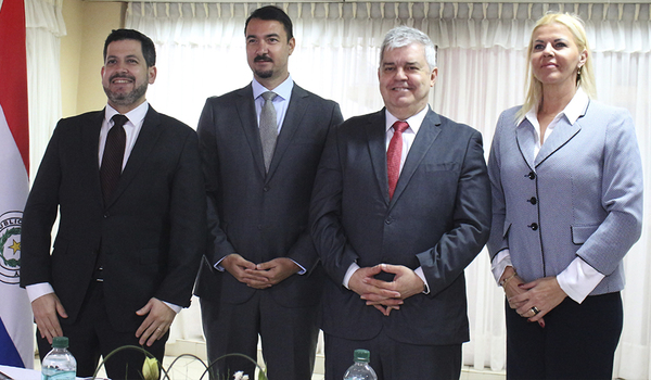 “Informatización total” para facilitar trámites burocráticos y mejorar “integración” en Migraciones | 1000 Noticias