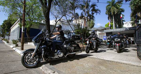 La Nación / Encuentro de exalumnos del San José, con paseo en moto
