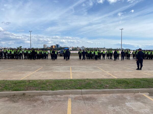 Exitoso operativo policial garantizó seguridad en partido entre Luqueño - Cerro en Encarnación