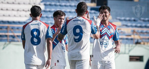 Versus / Cerro Porteño golea a Luqueño en Reserva con doblete de Fernando Fernández