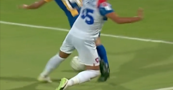 Versus / ¿Fue penal para Luqueño?: “Claro que me tocó”