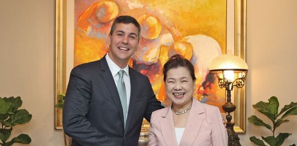 Santiago Pe帽a, presidente de Paraguay recibe a la ministra de Econom铆a de Taiw谩n, Wang Mei-hua - Revista PLUS