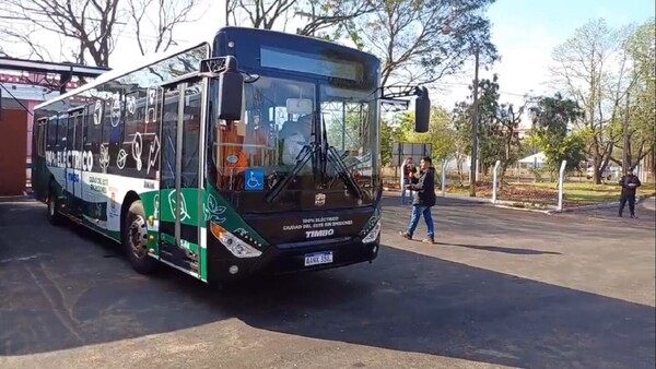 Buses eléctricos comienzan a operar gratis en Ciudad del Este
