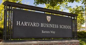 Estudiante de la UNA egresó de reconocido programa de liderazgo de Harvard