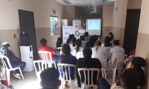 Capacitan a personal de enfermería en el Hospital Distrital de Hernandarias