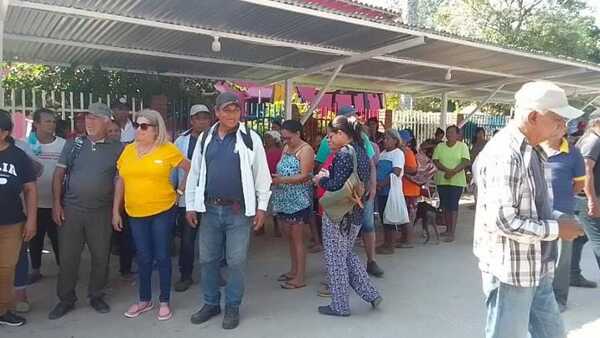 Caótica situación en Puerto Casado: Manifestaciones a favor y en contra del intendente.
