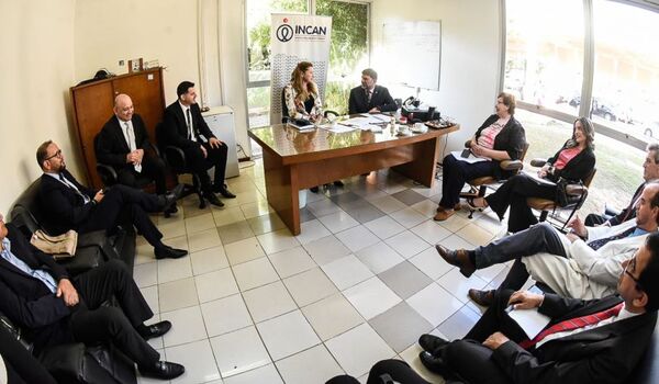 “Estoy comprometida con los pacientes oncológicos”, asegura ministra de Salud - .::Agencia IP::.