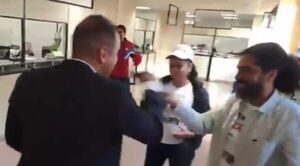 AGRESIVO Y PREPOTENTE: “PATOTEADA” DE MIGUEL PRIETO TRAS SUFRIR ESCRACHE