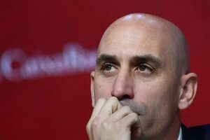 Luis Rubiales pide disculpas por el beso no consentido a la futbolista Jenni Hermoso - Fútbol Internacional - ABC Color