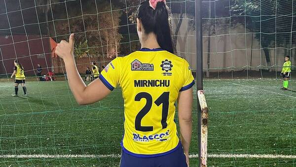 Mirna Pereira se volvió pelotera