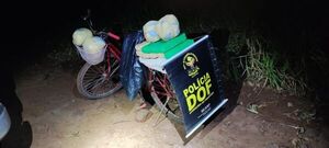 Detienen a un hombre transportando marihuana a bordo de una bicicleta