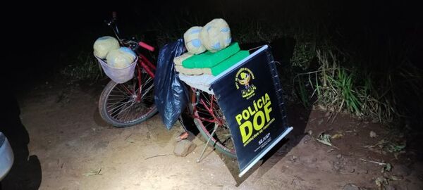 Detienen a un hombre transportando marihuana a bordo de una bicicleta