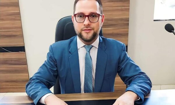 Concejal pidió romper contrato con empresa que juega con el estomago de los niños, pero fue ninguneado por sus colegas