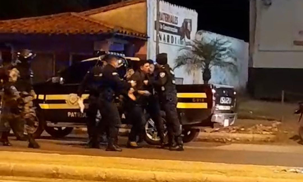 Sumarían y trasladan a agentes Lince por agredir a abogado