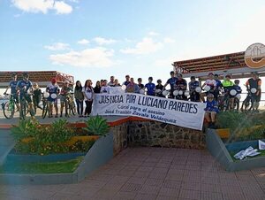 Ciclistas se suman al pedido de justicia por muerte del adolescente Luciano Paredes - Policiales - ABC Color