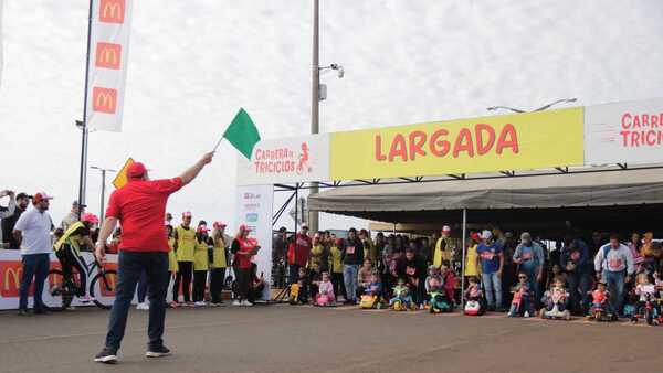500 competidores participaron de la carrera de triciclos en Encarnación