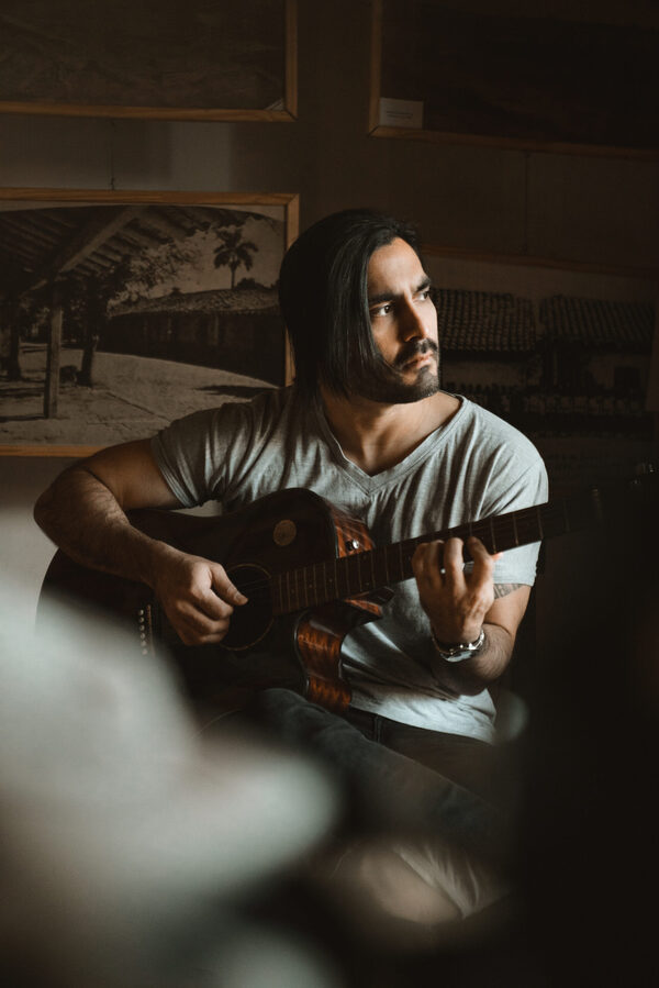 Cantautor paraguayo Rodney Arévalo presenta primer single Café a Primera Vista