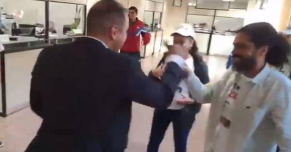 La Nación / Esa es la verdadera cara del intendente, dice activista agredido por Miguel Prieto
