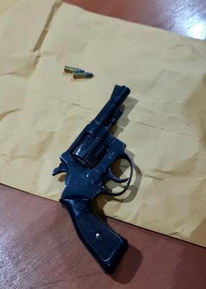 Diario HOY | Mediante trabajo de inteligencia incautan un arma de la cárcel de CDE