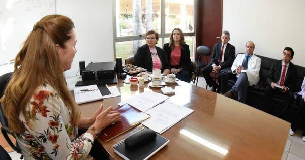 La Nación / Dra. Barán: “El mejor tratamiento oncológico se puede hacer acá”