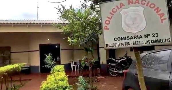 La Nación / Denuncian a agentes por “extorsión”
