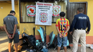 Dos sospechosos de robo y desarme de motocicleta, aprehendidos en Caaguazú - Noticiero Paraguay