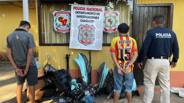 Dos sospechosos de robo y desarme de motocicleta, aprehendidos en Caaguazú - Noticiero Paraguay