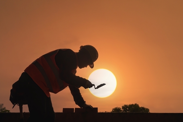 Mercado laboral en el último año: Ajuste fiscal golpea más a trabajadores de la construcción que a funcionarios públicos - MarketData