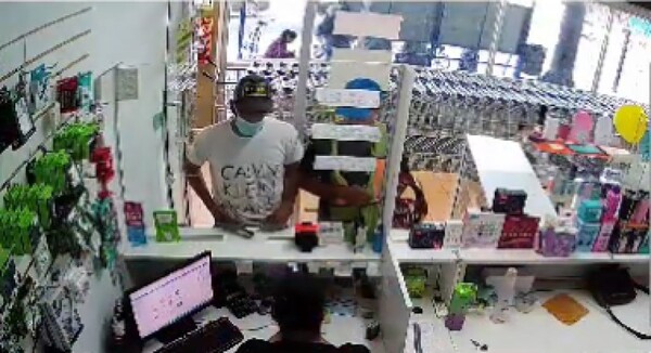 Desconocidos asaltan local de cobranzas en San Antonio - Unicanal