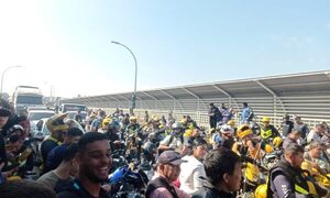 Bloqueo de carril de motos paraliza eltránsito sobre el Puente de la Amistad – Diario TNPRESS