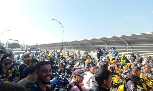 Bloqueo de carril de motos paraliza eltránsito sobre el Puente de la Amistad – Diario TNPRESS
