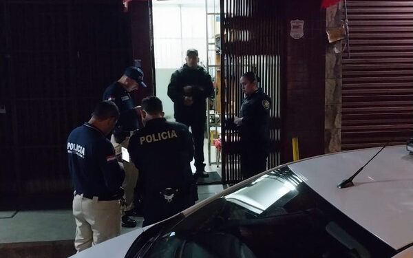 Hieren a guardia de seguridad en asalto