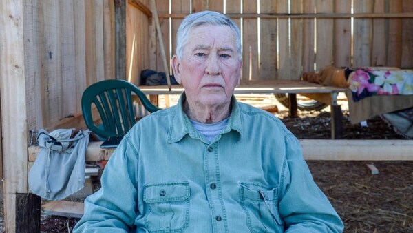 “DE ACÁ ME VAN A SACAR MUERTO”, DICE UN PADRE DESPOJADO DE SUS BIENES POR SUS HIJOS