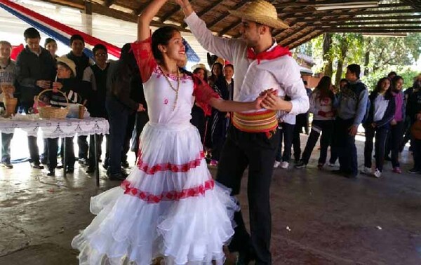 Día del folklore paraguayo, un recordatorio de lo valiosa de nuestra identidad – Prensa 5