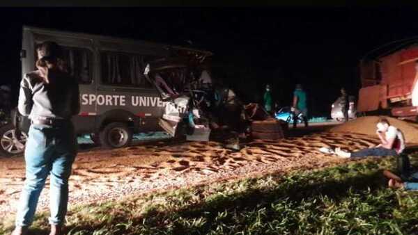 Cuatro universitarios quedan heridos en triple choque en cruce Itakyry