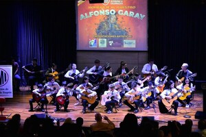 UNAE CELEBRA EL «DÍA DEL FOLCLORE» CON UN HOMENAJE AL MAESTRO ALFONSO GARAY
