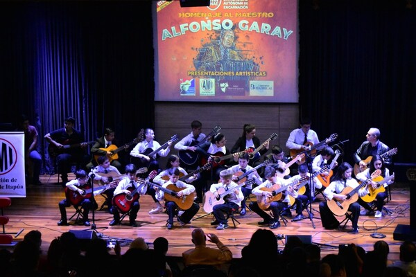 UNAE CELEBRA EL «DÍA DEL FOLCLORE» CON UN HOMENAJE AL MAESTRO ALFONSO GARAY