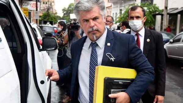 Fiscalía confirma a fiscales en causa al exministro Arnaldo Giuzzio