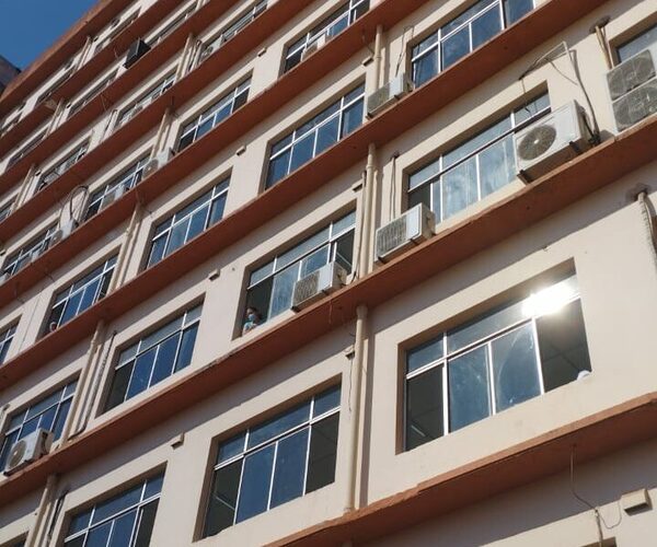 Hombre cayó del séptimo piso de IPS