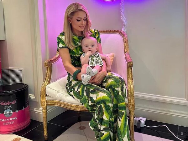 Paris Hilton posa feliz con su bebé de siete meses - Gente - ABC Color