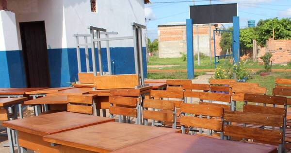 La Nación / Abrieron boquetes en una escuela para robar tres cajas de leche