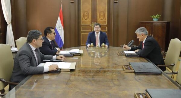 Diario HOY | Ministerio de Desarrollo y BNF analizan mejoras del sistema de pago de Tekoporã