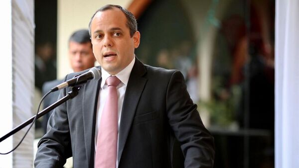 Contraloría prepara proyecto de ley para absorber presupuesto y funcionarios de Senac